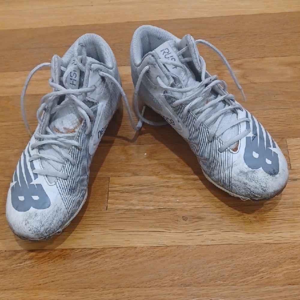 New Balance White and Gray Sports Shoes